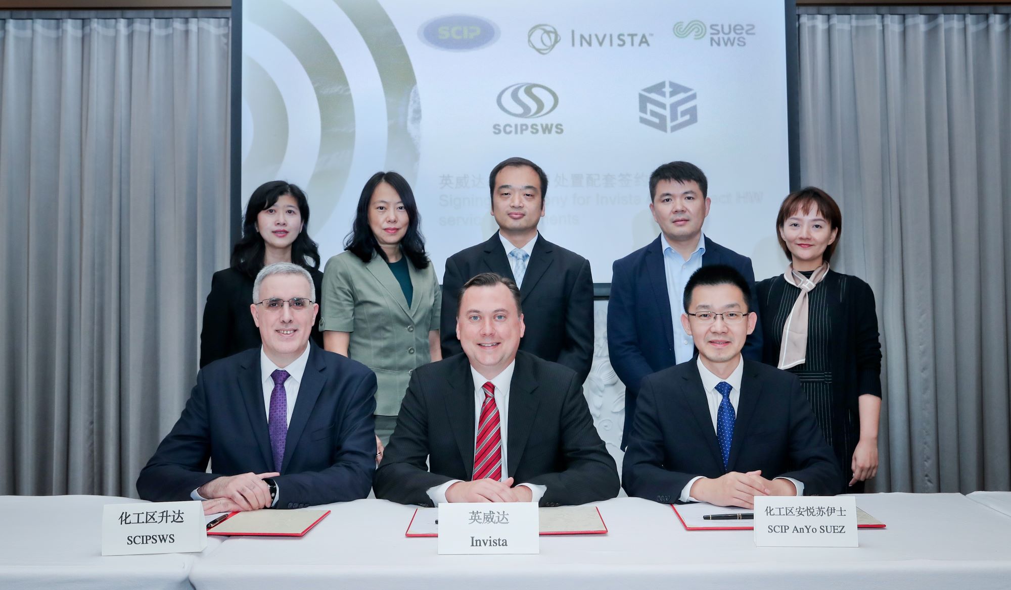 signing photo_SUEZ_Invista touched